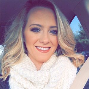 Meet your Posher, Abbey